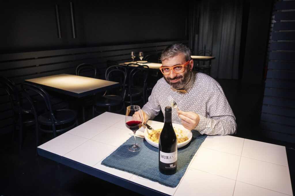 @JuanEAT_o, nun dos comedores do restaurante Dos Raíces. Foto: Iván Barreiro