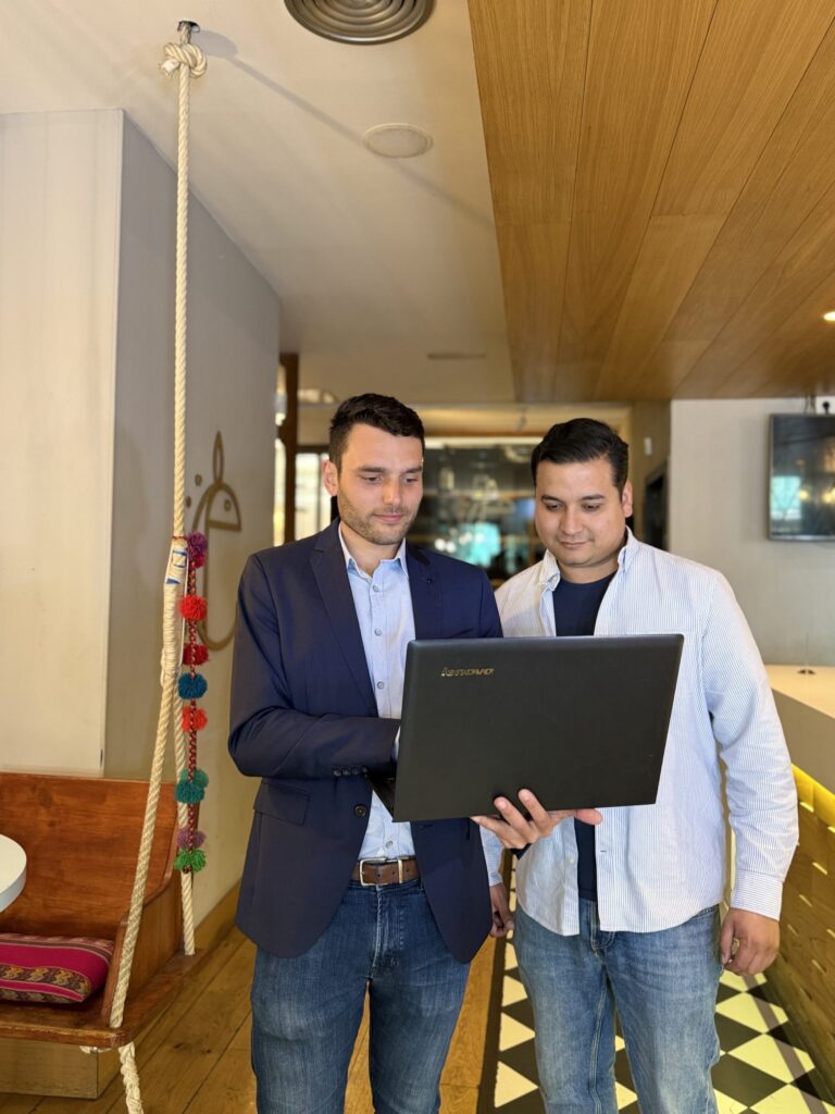 borja areal, xunto con jeferson, dos restaurantes chifan e la conquista, un dos clientes dos seus servizos.